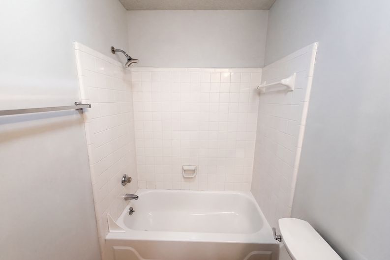 Photo 12 of 16 of 6420 English Oaks Dr, Raleigh, NC