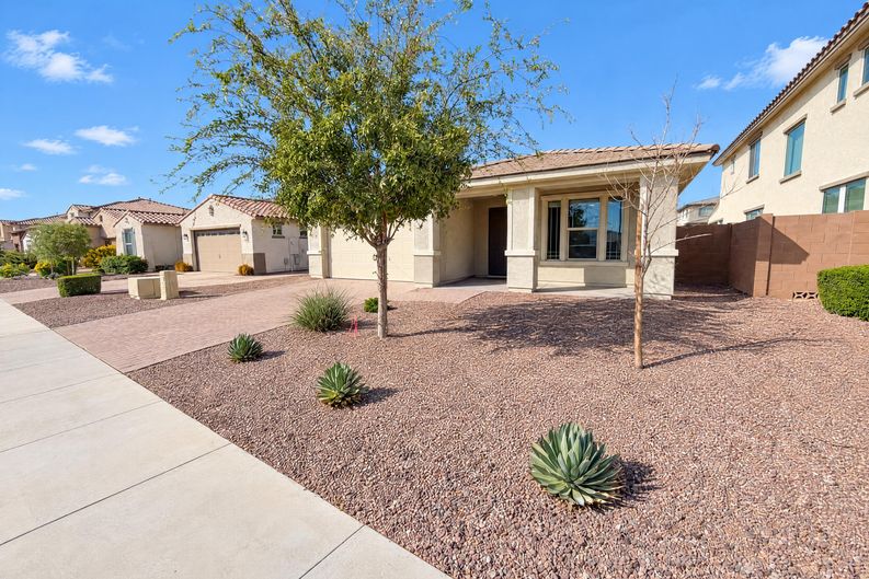 Photo 3 of 45 of 17996 W Raymond St, Goodyear, AZ