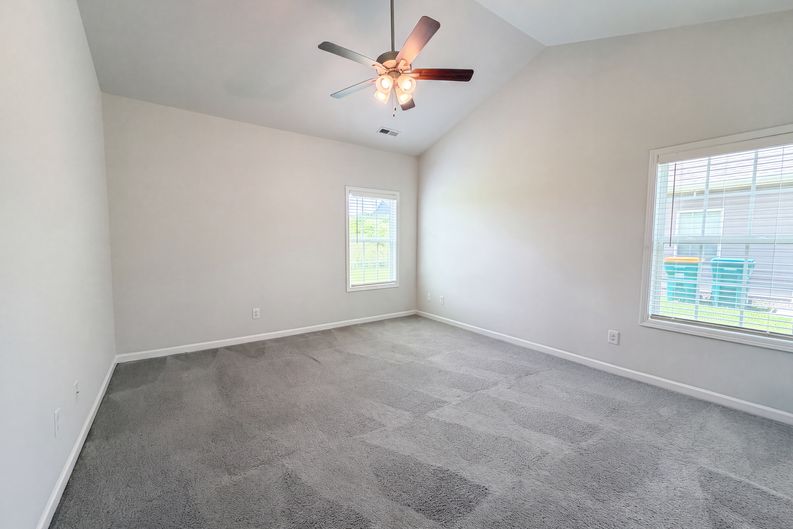 Photo 4 of 23 of 734 Mitscher Dr, Spring Hill, TN