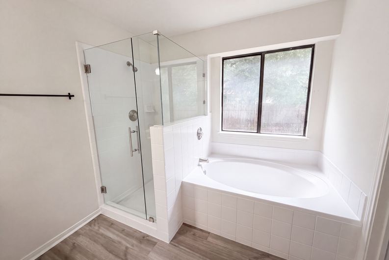Photo 8 of 24 of 1517 River Oak Dr, Leander, TX
