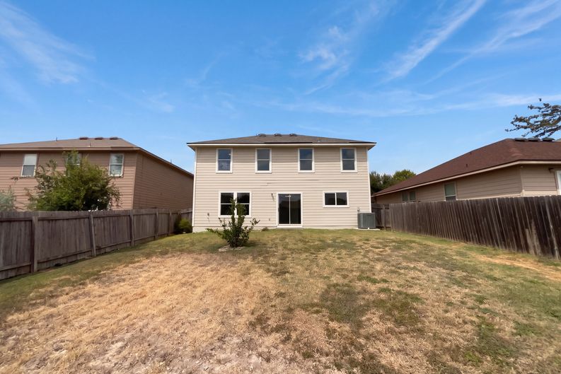 Photo 5 of 23 of 9420 Dublin Grn, San Antonio, TX