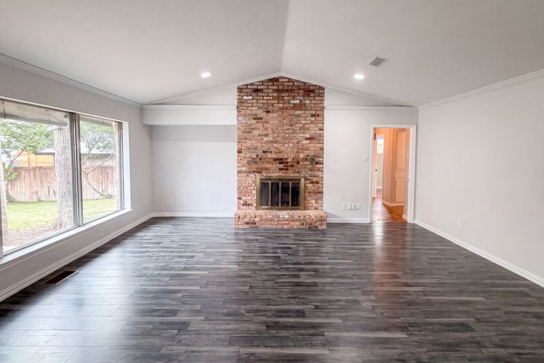 Photo 3 of 24 of 8839 Sweetwater Dr, Dallas, TX