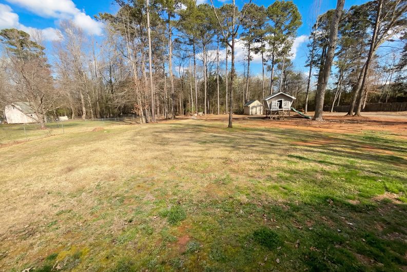 Photo 25 of 28 of 1012 Crown Corners Dr, McDonough, GA
