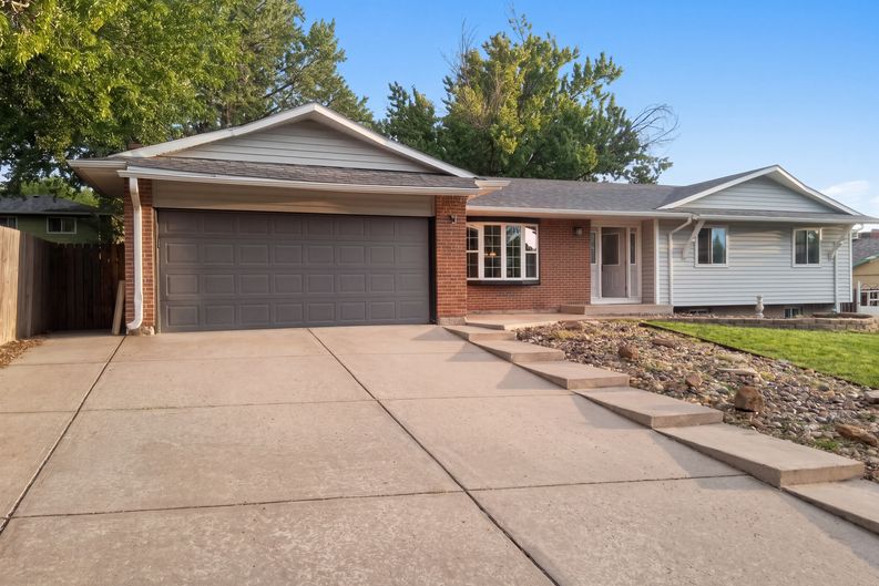Photo 1 of 53 of 4015 Valli Vista Rd, Colorado Springs, CO