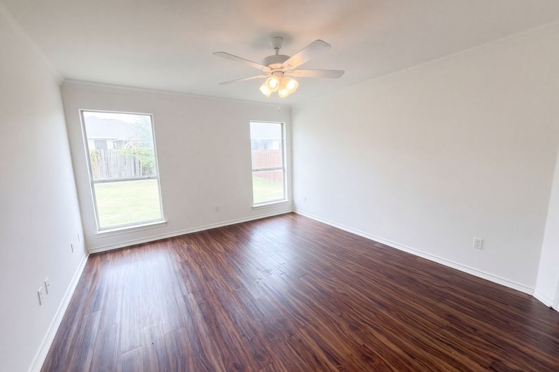 Photo 4 of 21 of 208 Comanche Trl, Alvarado, TX