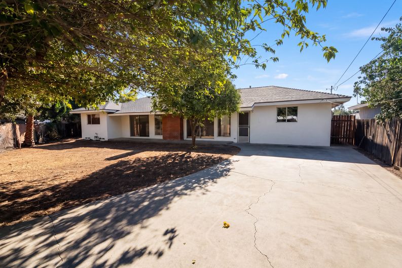 Photo 5 of 26 of 6623 Eva Pl, Riverside, CA