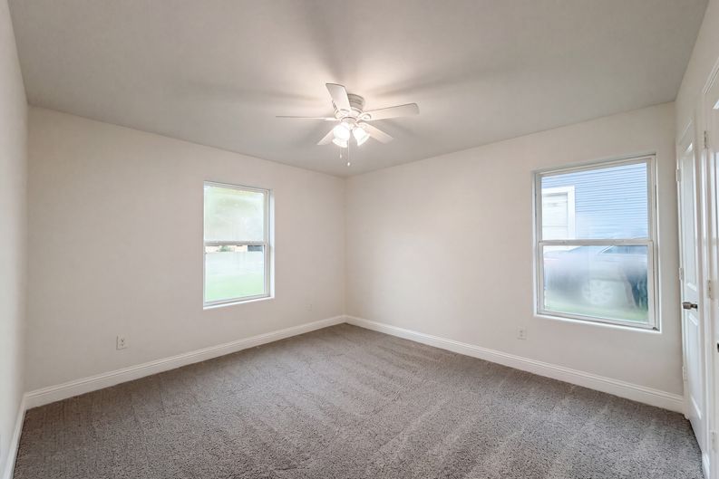 Photo 10 of 20 of 709 W Hull St, Denison, TX