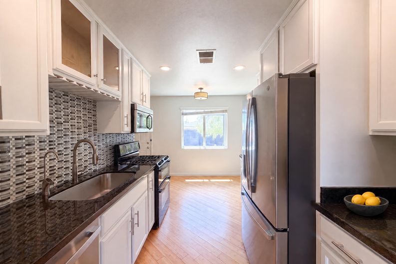 Photo 9 of 29 of 909 W Missouri Ave, Phoenix, AZ