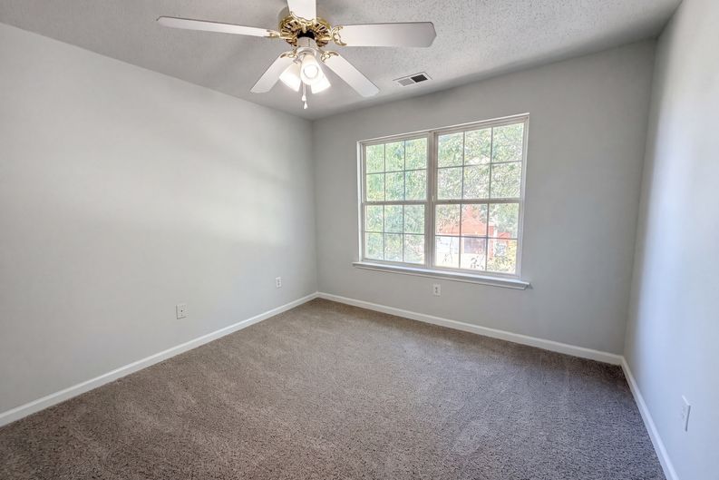 Photo 15 of 26 of 9 Bluff Ridge Ct, Greenville, SC