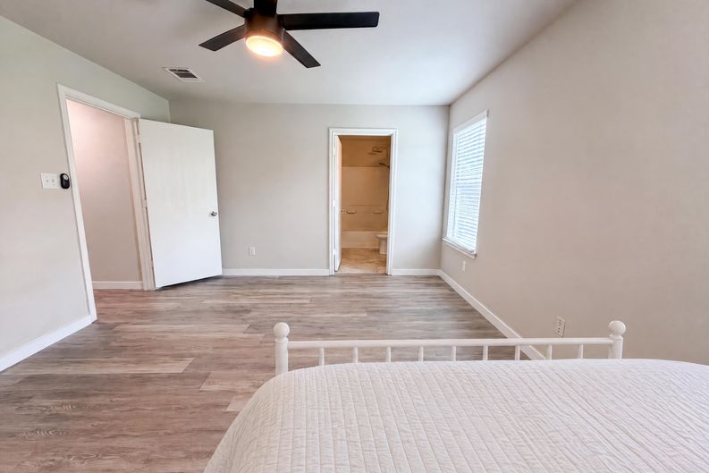Photo 4 of 16 of 1076 Shadow Creek Blvd, Buda, TX