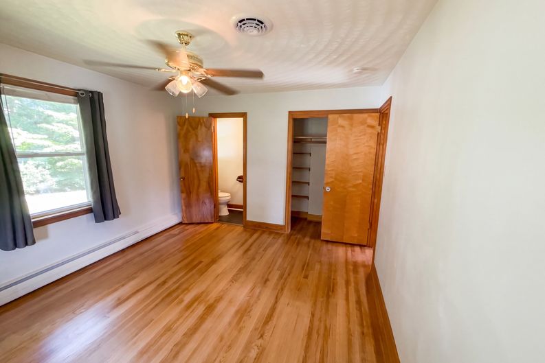 Photo 4 of 20 of 2406 Drum Creek Rd, Chesapeake, VA
