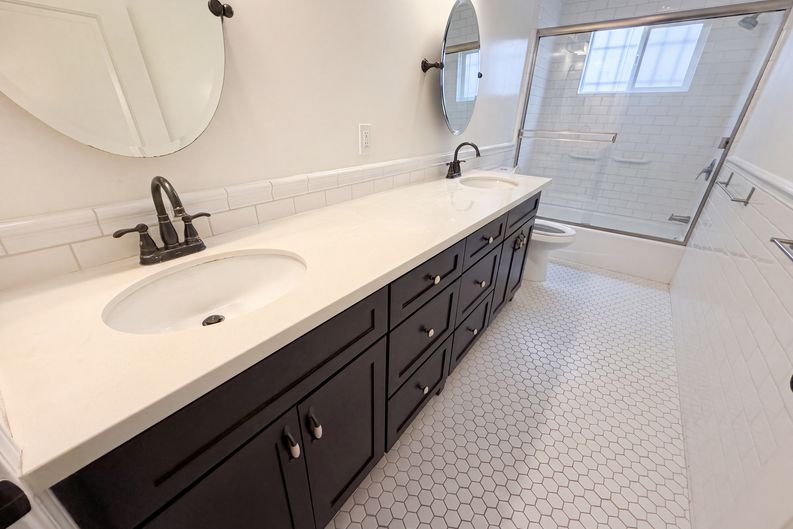 Photo 11 of 22 of 1138 S St Andrews Pl, Los Angeles, CA