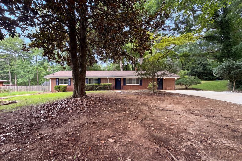 Photo 21 of 24 of 210 Pinewood Ln, Stockbridge, GA