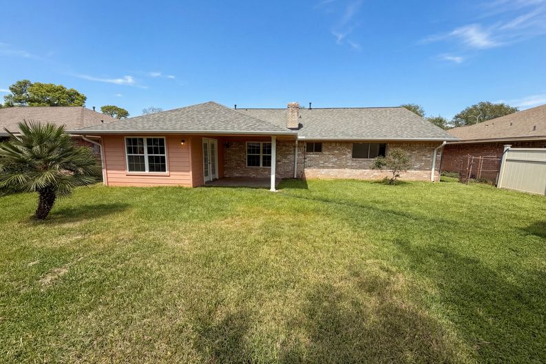 Photo 5 of 21 of 1902 New Orleans St, Deer Park, TX