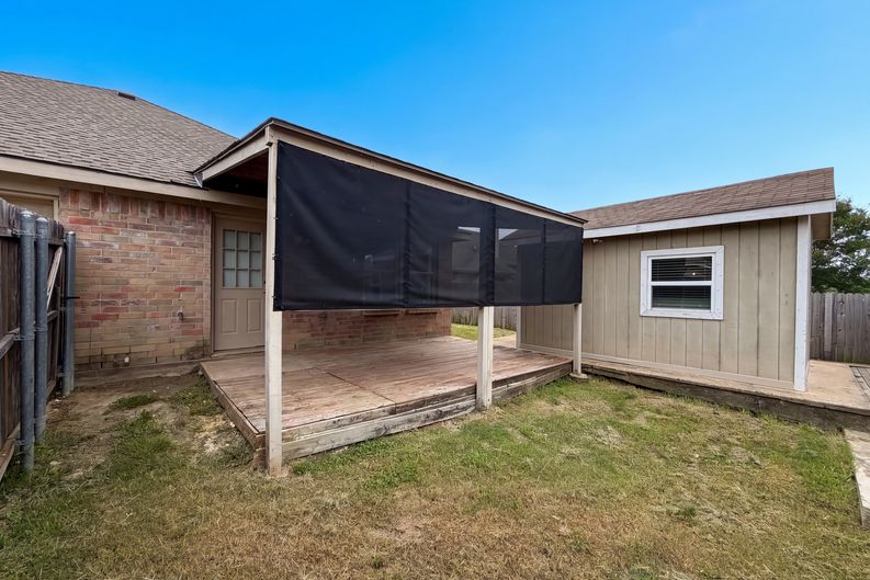 Photo 5 of 19 of 111 Forest Park Ln, Red Oak, TX