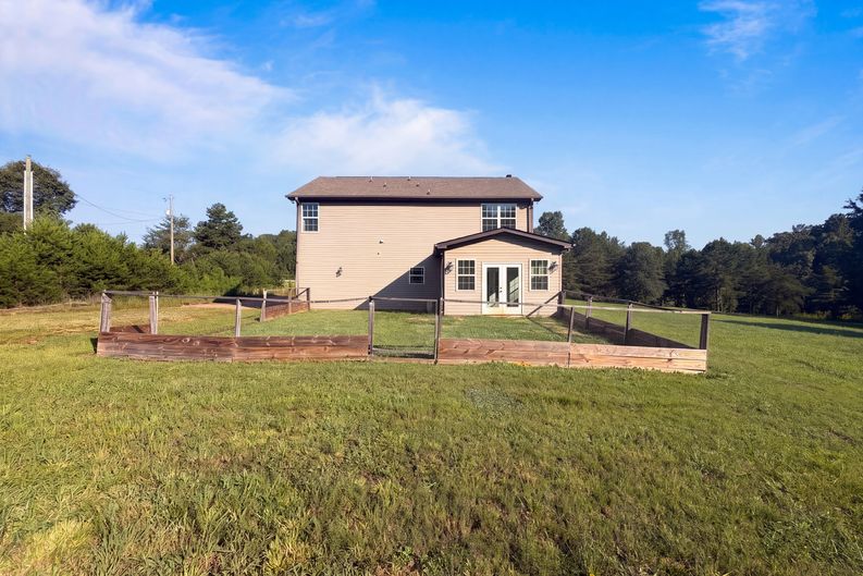 Photo 5 of 37 of 605 Tugaloo Rd, Travelers Rest, SC
