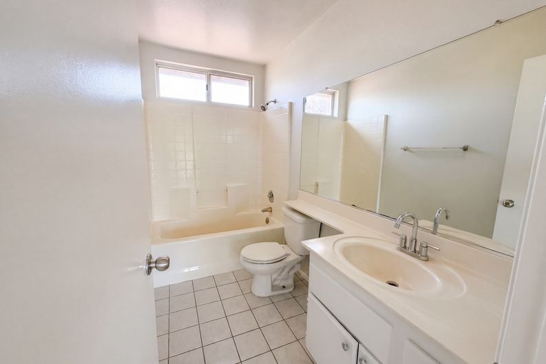 Photo 13 of 23 of 2565 W Fairview Dr, Rialto, CA