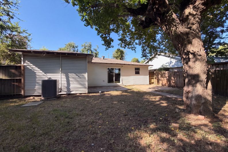 Photo 5 of 16 of 3537 Rebecca St, Houston, TX