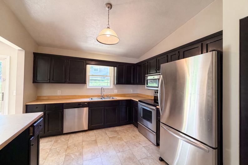 Photo 7 of 22 of 5569 Partridge Cir, West Chester, OH