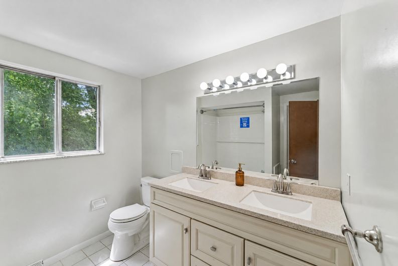 Photo 16 of 52 of 644 Wellfleet Dr, Bay Village, OH