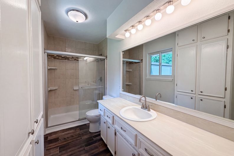 Photo 14 of 19 of 11614 Mile Dr, Houston, TX