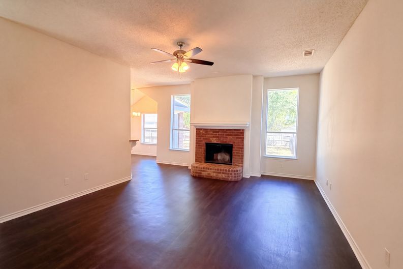 Photo 13 of 25 of 7109 Cottonwood Cir, Sachse, TX