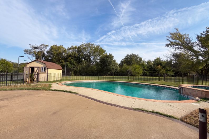 Photo 26 of 30 of 3111 Collard Rd, Arlington, TX
