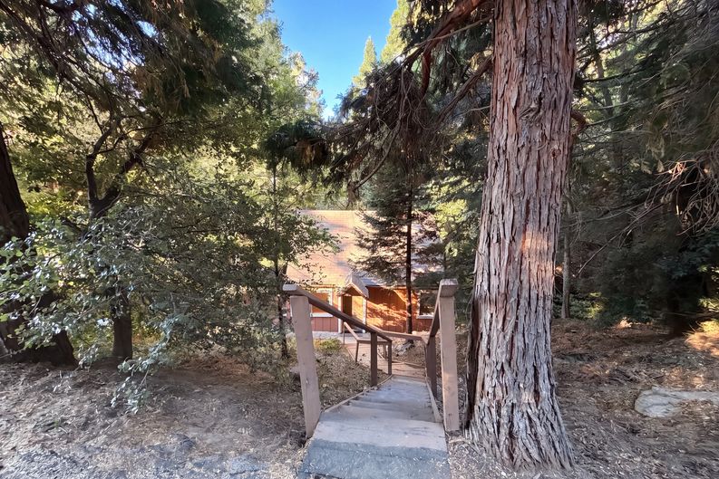 Photo 19 of 20 of 23679 Hillside Dr, Crestline, CA