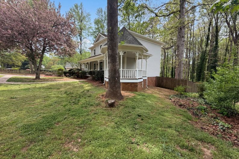 Photo 8 of 31 of 4479 Alpine Ct, Snellville, GA