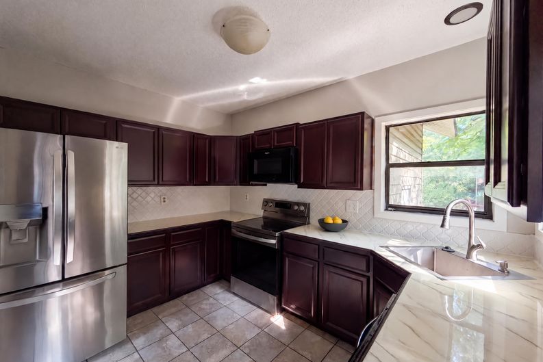 Photo 6 of 16 of 5844 Waters Edge Dr, Fayetteville, NC