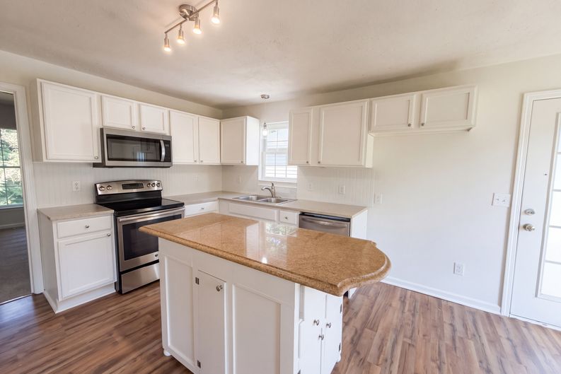 Photo 7 of 33 of 4982 Follansbee Rd, Winston Salem, NC