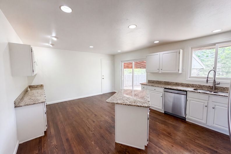 Photo 6 of 28 of 885 W 7th Avenue Dr, Broomfield, CO