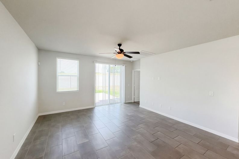 Photo 3 of 25 of 3092 Bella Vista Dr, Davenport, FL