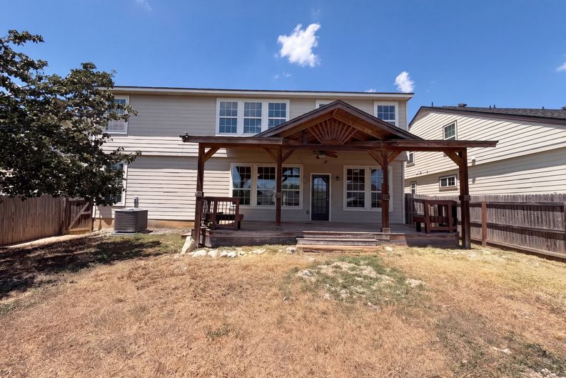 Photo 5 of 24 of 129 Carmel Dr, Cibolo, TX