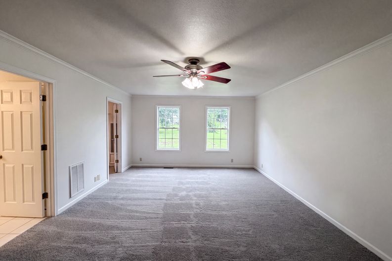 Photo 16 of 37 of 3146 Lora Dr, Maryville, TN