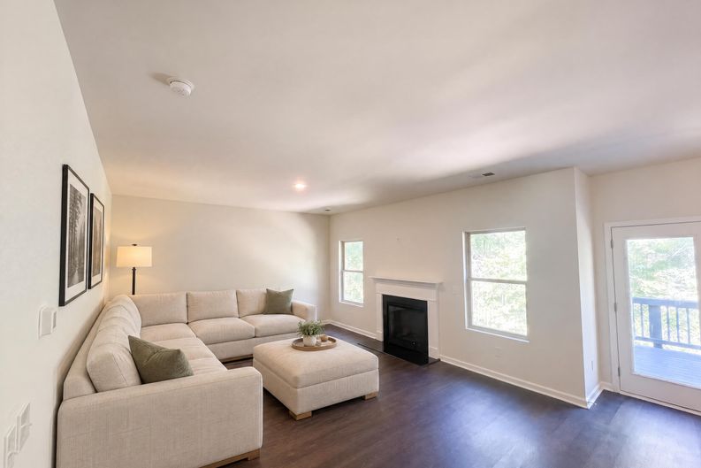 Photo 3 of 21 of 672 Mill Creek Trl, Jonesboro, GA