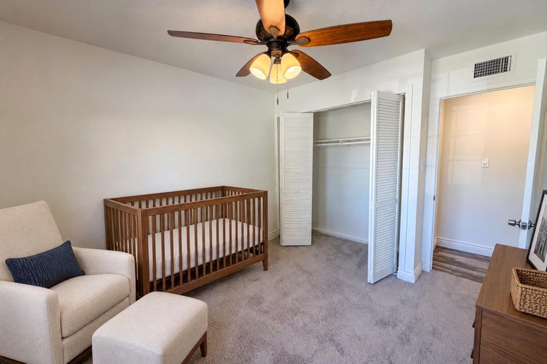 Photo 18 of 31 of 1422 Oakmont Dr, Roseville, CA