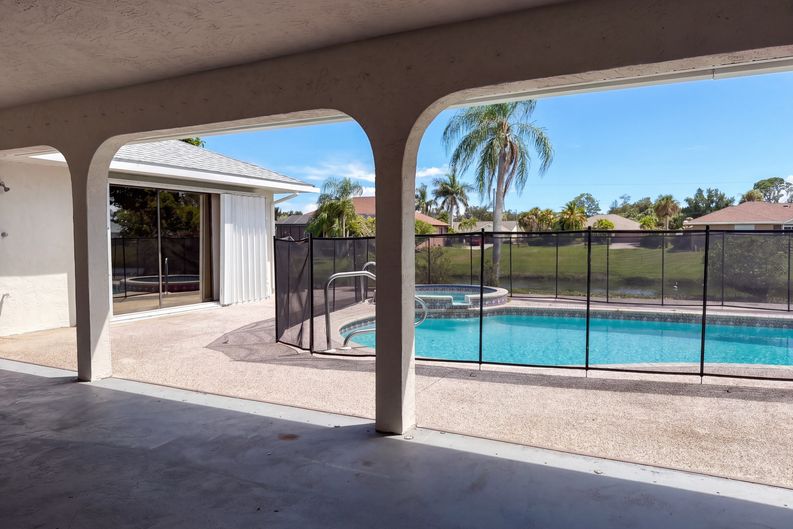 Photo 10 of 48 of 7 Bunker Rd, Rotonda West, FL