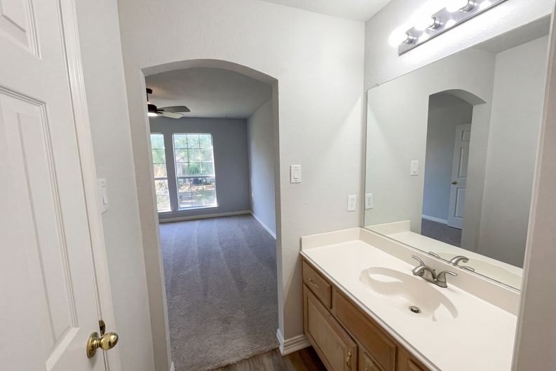 Photo 9 of 23 of 3421 Sandy Trail Ln, Plano, TX