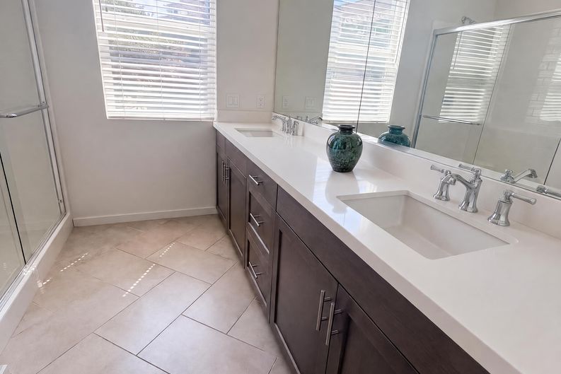 Photo 7 of 21 of 573 Winchester Dr, Oxnard, CA