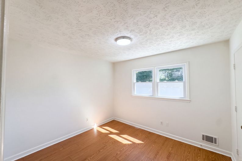 Photo 11 of 24 of 207 Mayflower Dr, Woodstock, GA