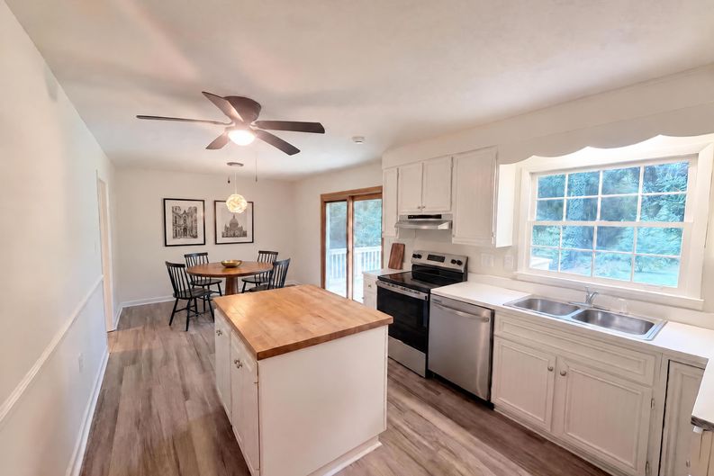 Photo 6 of 23 of 1181 Bouldercrest Cir, Watkinsville, GA