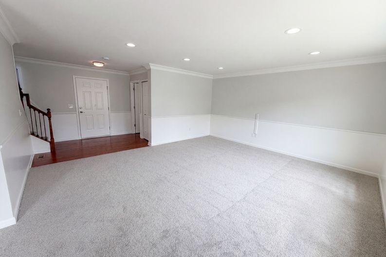 Photo 9 of 44 of 42824 Greystone Dr, Sterling Heights, MI