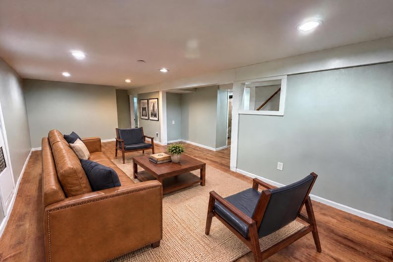 Photo 18 of 27 of 2591 Aldine St, Roseville, MN