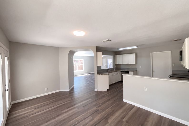 Photo 8 of 23 of 9646 Ivy Plain Dr, San Antonio, TX