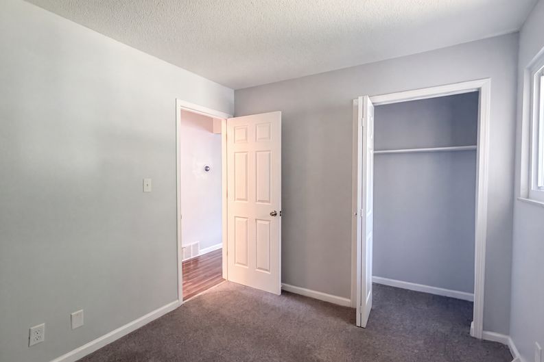 Photo 4 of 33 of 1415 Bolenhill Ave, Columbus, OH