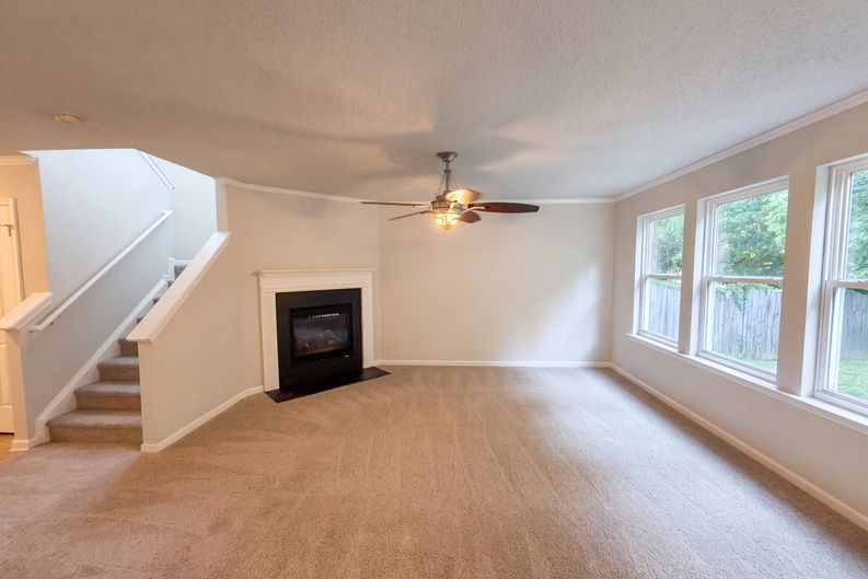 Photo 3 of 18 of 2502 Harwood Hills Ln, Charlotte, NC