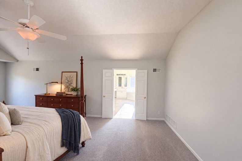 Photo 4 of 25 of 7825 W 143rd Pl, Overland Park, KS