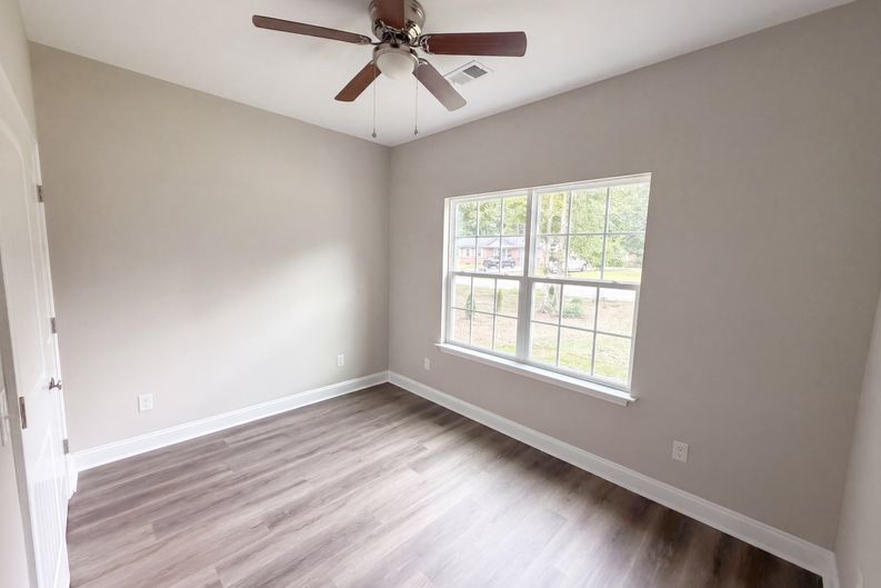 Photo 16 of 23 of 1120 Newnham Dr, Columbia, SC