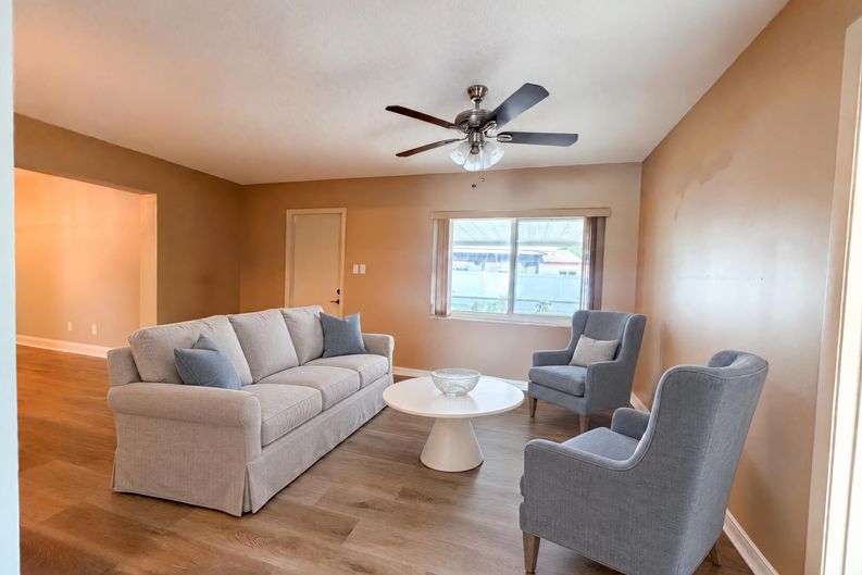 Photo 8 of 21 of 9605 NW 81st St, Tamarac, FL